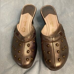 Cindy Says Studded Metallic Mules Clogs Wedge Leather Sip On 39 EU/8.5 US